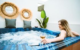 Erotokritos Deluxe Suite With Jacuzzi